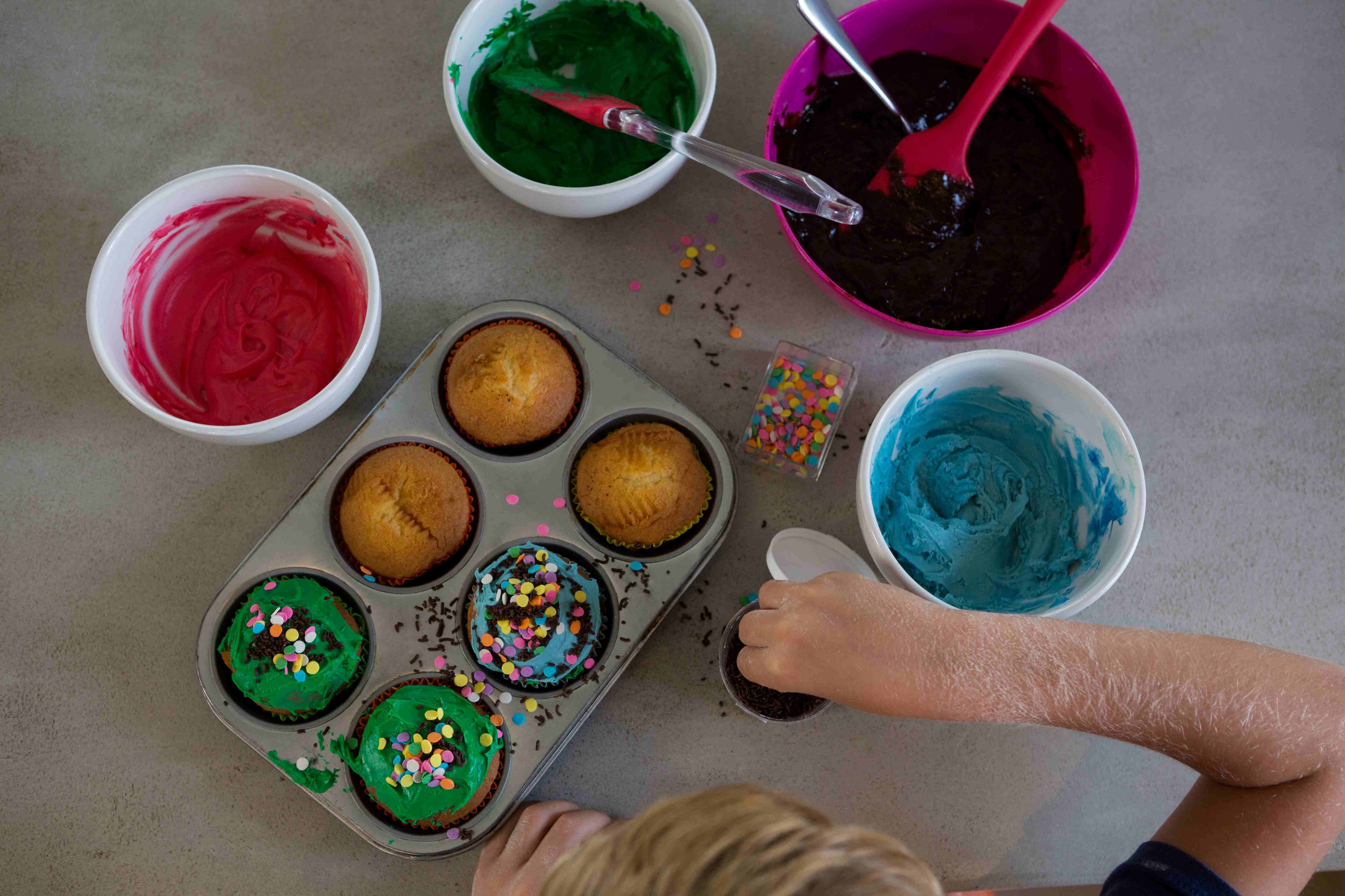 cupcake decorating