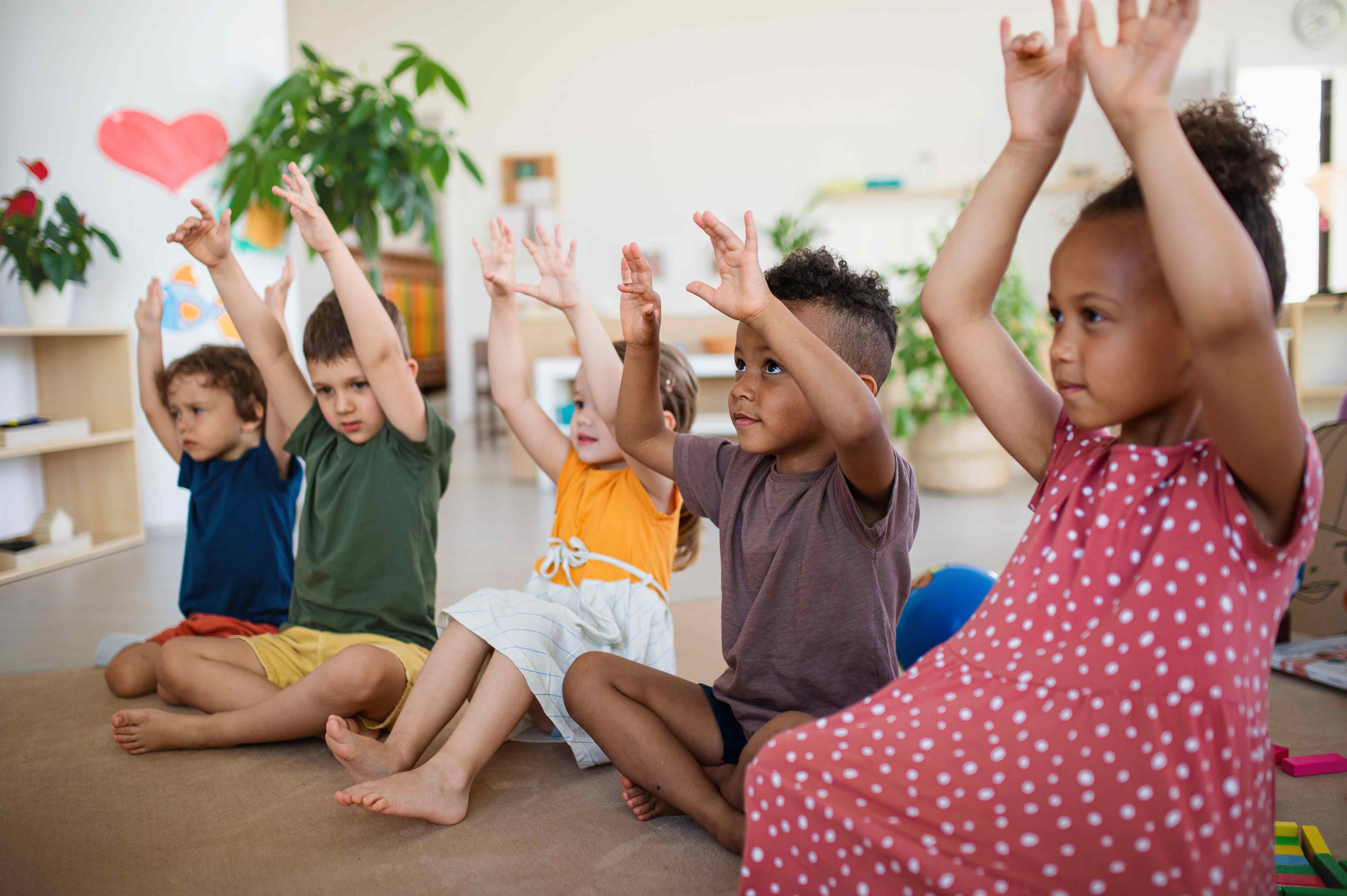 children learning sign language